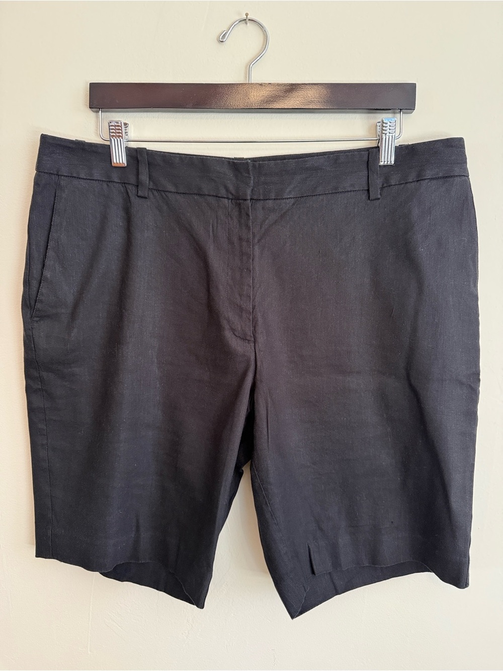 🐝 NWOT🐝 DKNY LINEN Black Tailored Bermuda Shorts